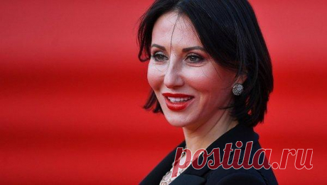Алика Смехова Инстаграм: 50-летняя актриса в позе голубя удивила поклонников