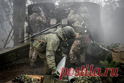 Российские военные поразили разведроту ВСУ в ДНР. Российские военные поразили пункт дислокации разведроты 3-й штурмовой бригады Вооруженных сил Украины в Новогродовке, в подконтрольной Киеву части Донецкой народной республики. Украинские военные находились в здании общежития «Машзавода». Здание общежития было разрушено, а также была поражена военная техника.