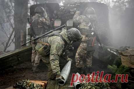 Российские военные поразили разведроту ВСУ в ДНР. Российские военные поразили пункт дислокации разведроты 3-й штурмовой бригады Вооруженных сил Украины в Новогродовке, в подконтрольной Киеву части Донецкой народной республики. Украинские военные находились в здании общежития «Машзавода». Здание общежития было разрушено, а также была поражена военная техника.