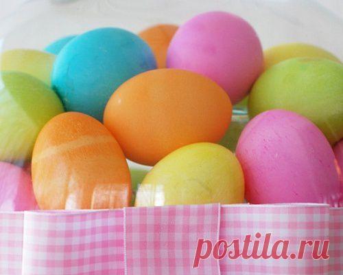 Окрашиваем яйца на Пасху натуральными красителями