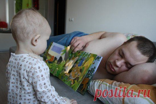 Ребёнок спрашивает : - Мам, у папы есть родители?.. - Конечно, есть... бабушка Валя и дедушка Витя... И тут гениальный вопрос: - А зачем они его нам отдали?...)))