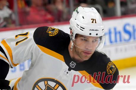 НХЛ оштрафовала канадского хоккеиста за удар российского соперника по голове. Канадский нападающий «Бостон Брюинс» Тейлор Холл оштрафован на пять тысяч долларов. Хоккеиста наказали за удар по голове защитника «Торонто Мэйпл Лифс» Ильи Любушкина. После инцидента россиянин покинул площадку и не смог вернуться на лед до конца матча.