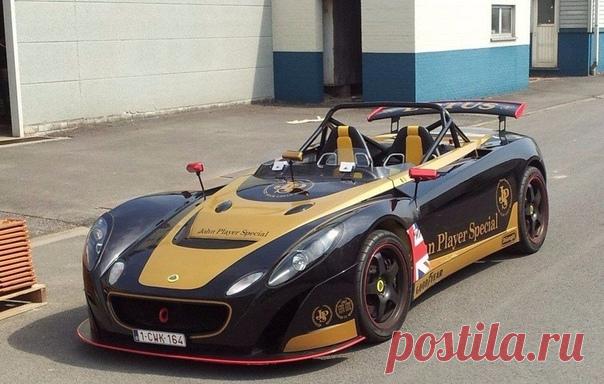 Lotus 2-Eleven John Player Special