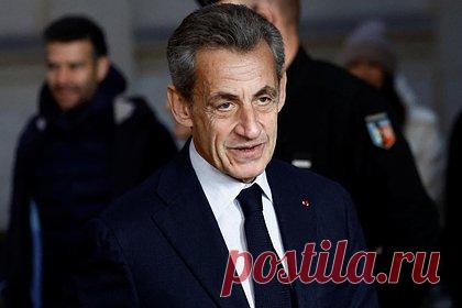 Экс-президент Франции выступил против членства Украины в НАТО. Украина должна быть мостом между Россией и Европой, а не членом НАТО. Саркози также подчеркнул, что в период своего президентства он выступил против интеграции Украины и Грузии в структуры НАТО. Кроме того, он выразил сожаление о том, что нынешний президент Эммануэль Макрон слишком рано свернул диалог с Россией.