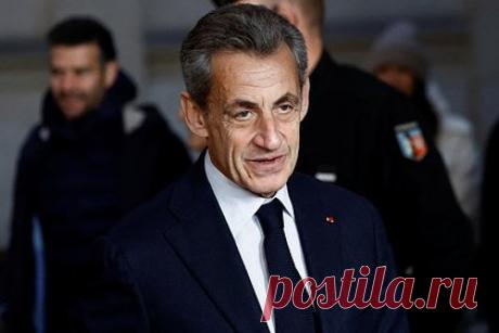 Экс-президент Франции выступил против членства Украины в НАТО. Украина должна быть мостом между Россией и Европой, а не членом НАТО. Саркози также подчеркнул, что в период своего президентства он выступил против интеграции Украины и Грузии в структуры НАТО. Кроме того, он выразил сожаление о том, что нынешний президент Эммануэль Макрон слишком рано свернул диалог с Россией.