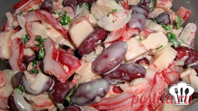 Быстрый салат с фасолью и крабовыми палочками 

Ингредиенты:
фасоль красная в собственном соку 200 гр;
2-3 вареных яйца;
крабовые палочки 200 гр;
сметана, соль, перец, зелень.

Приготовление:
1. С фасоли слить сок. Крабовые палочки, яйца и зелень мелко порезать.
2. Затем все смешать, посолить, поперчить по вкусу и заправить сметаной. Салат готов!