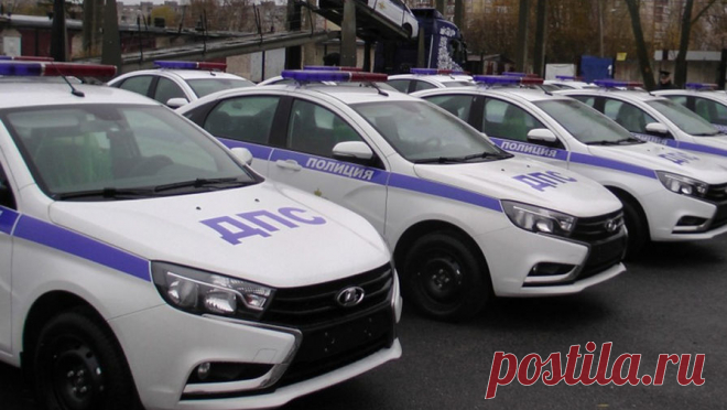 Под Калугой пенсионерка перепутала педали в иномарке и влетела в остановку. В Обнинске пенсионерка за рулем Audi врезалась в остановку, где несколько человек ждали автобуса. Об этом сообщила пресс-служба прокуратуры Калужской области. "Прокуратурой города Обнинска взято на контроль проведение проверки по ...