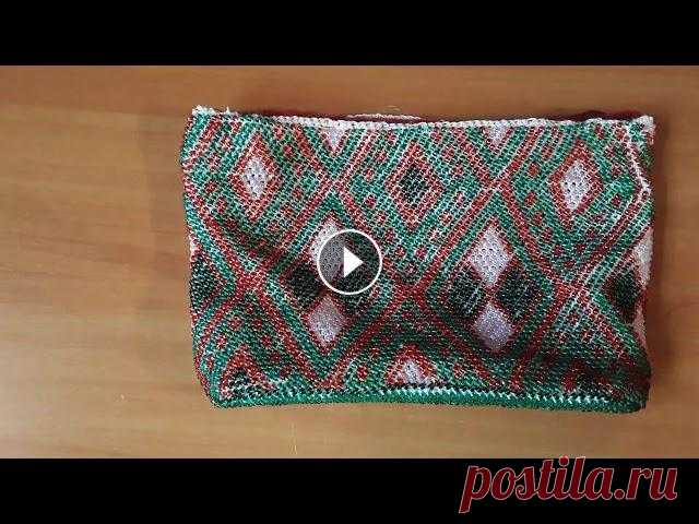 Вязание с бисером/Почти готовая сумочка/Вшиваю донышко и  фермуар Подробный рассказ о процессе вязания сумочки из бисера.Какой подклад, как мне пришлось исправлять косяки, как вшиваю дно и фермуар.. Приятного просмот...