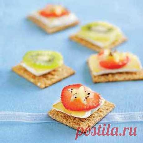 Канапе с крекерами и клубникой » Вкусное, Рецепты с фото, Закуски, Салаты, Супы, Блюда из мяса, Блюда из птицы, Блюда из рыбы и морепродуктов, Блюда из овощей, Блюда из теста, Десерты, Напитки