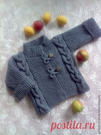 Серая кофточка из толстой пряжи