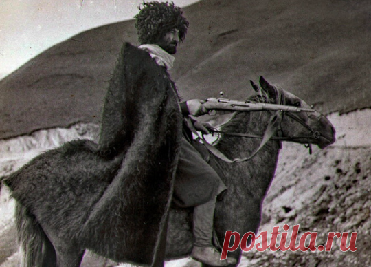 Абреками на Кавказе называли изгоев, одиночек, вынужденно ушедших в горы из родного аула из-за какого-то преступления или ради совершения кровной мести