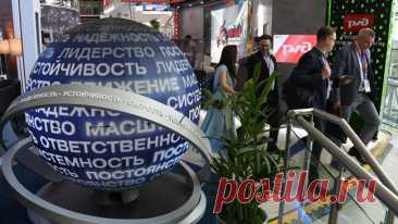 Участники ВЭФ прибывают на остров Русский