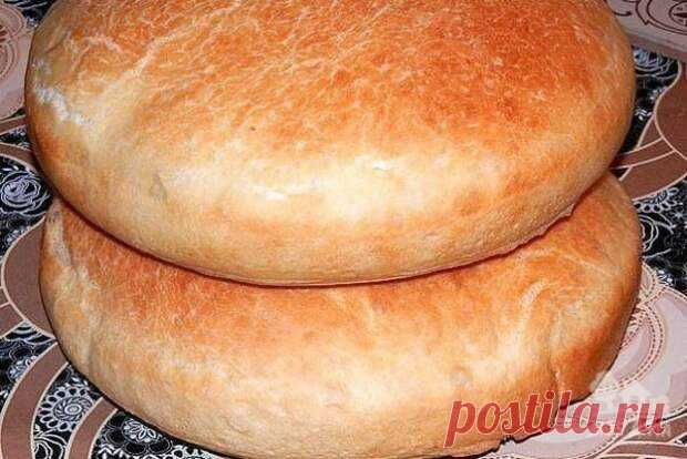 Простой и самый удачный рецепт домашнего хлеба. Вкуснее не бывает! 
Ингредиенты:
вода тёплая — 650 мл.дрожжи сухие — 2,5 ч.л.сахар — 1 ч.л.соль — 2 ч.л.мука — 1 кг (может понадобится больше).
Приготовление:
Замешиваем мягкое тесто, добавляя ингредиенты по одному. Ста…