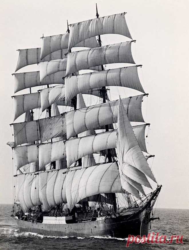 The last commercial sailing ship to round Cape Horn (in 1949) | Barbara Elizabeth приколол(а) это к доске Spectacular Day Sails