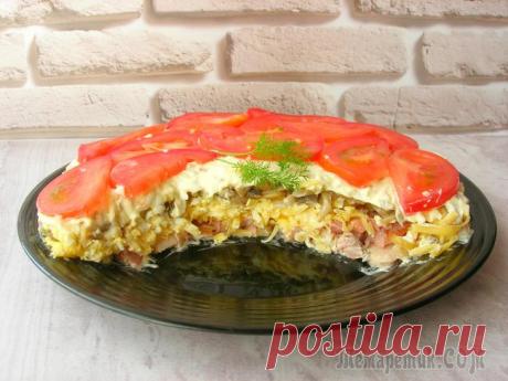 Слоеный салат Чикаго. Просто, вкусно и все сыты! Сегодня предлагаю вам интересный рецепт салата. Слоеный салат «Чикаго» готовится очень просто, получается вкусным, сочным и сытным. Кроме того, он яркий и красиво смотрится на столе, может быть как пр...