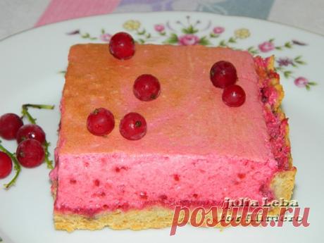 Пирог с нежным суфле из красной смородины