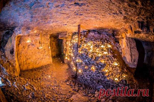 Руслан Олейников, автор фото: «Старицкие пещеры — старинные заброшенные каменоломни, расположенные в окрестностях города Старица Тверской области. В каменоломнях добывался старицкий белый камень — известняк».