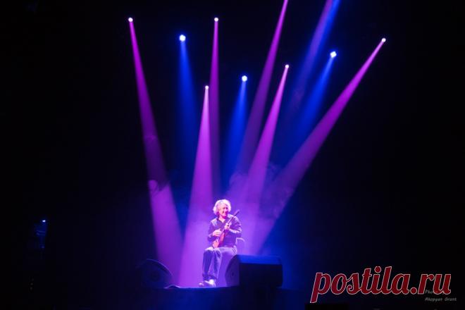 Паганини балалайки 
8 марта в 18:00 в Калининградском областном драматическом театре состоится концерт Паганини русской балалайки Алексея Архиповского (Москва)...
«…Алексей Архиповский, встреченный несколько недоуменными аплодисментами, выступил так, что на этом программу вечера следовалo бы закрывать. Виртуоз мирового класса, владеющий балалайкой даже не в совершенстве, а за пределами понимания, он своим десятиминутным этюдом наглухо «закрыл» все показанные до него технические трюки, да и ...