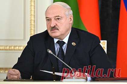 Лукашенко рассказал о военно-техническом потенциале Белоруссии. На вооружение Белоруссии поступили два дивизиона ракетных комплексов (РК) «Искандер-М» и два зенитных ракетных дивизиона С-400, рассказал Александр Лукашенко. На вооружение армии страны также были поставлены новые образцы белорусской ракетной системы залпового огня «Полонез-М».