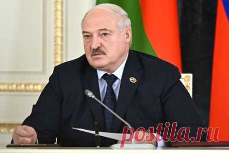 Лукашенко рассказал о военно-техническом потенциале Белоруссии. На вооружение Белоруссии поступили два дивизиона ракетных комплексов (РК) «Искандер-М» и два зенитных ракетных дивизиона С-400, рассказал Александр Лукашенко. На вооружение армии страны также были поставлены новые образцы белорусской ракетной системы залпового огня «Полонез-М».