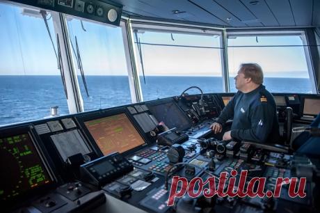 Почему у БелАЗов советского производства стекло кабины имело отрицательный угол наклона