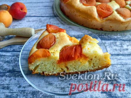 Пирог с абрикосами на кефире, рецепт с фото пошагово, очень вкусный В разгар лета всем понравится нежный и легкий пирог с абрикосами на кефире. Предлагаем простой рецепт с пошаговыми фото. Вкусный десерт станет любимым.