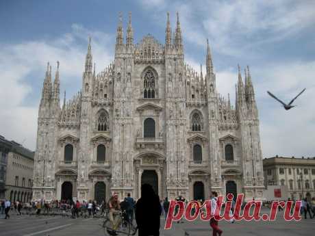 Duomo di Milano — кафедральный собор в Милане. Построен в стиле пламенеющей готики из белого мрамора. По легенде строительство начато в 1386 году, однако завершилось оно лишь в начале XIX века...   /  Duomo di Milano — кафедральный собор в Милане. Построен в стиле… - Ироман — ЖЖ