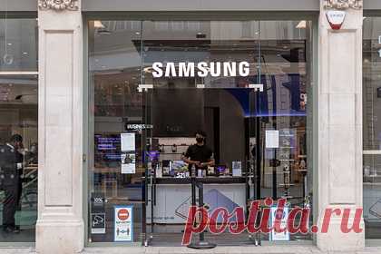 Сгоревший в самолете телефон Samsung могут снять с продажи. Samsung рассматривает вопрос снятия с продажи смартфона Galaxy A21. Журналисты рассказали, что Samsung отреагировала на инцидент в аэропорту Сиэтла, когда принадлежавший кому-то из пассажиров смартфон бренда загорелся и вызвал экстренную эвакуацию. Компания проведет расследование и может снять модель с продажи.