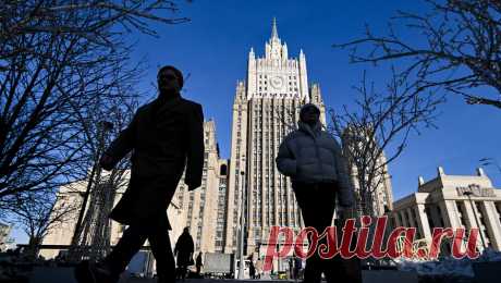 В МИД РФ выразили уверенность, что всех соучастников теракта в Дагестане установят. Всех соучастников террористического акта в Дагестане установят, они ответят перед законом. Об этом сообщается в комментарии посла по особым поручениям МИД РФ Геннадия Аскальдовича, который опубликовал сайт дипведомства. &quot;Не ...
