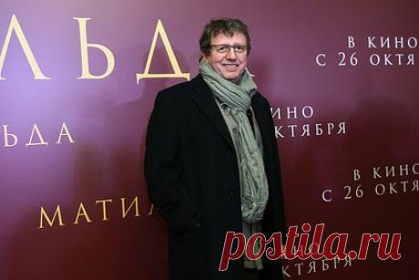 Известный телеведущий рассказал о конфликте с Эрнстом. Известный российский телеведущий и кинопродюсер Михаил Ширвиндт рассказал, что однажды гендиректор Первого канала Константин Эрнст накричал на него из-за шоу «Давай поженимся!». Подробностями конфликта он поделился в интервью литературному критику Галине Юзефович, запись их беседы доступна на YouTube.