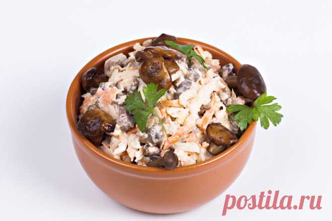 Салат Костромской (с редькой и грибами)