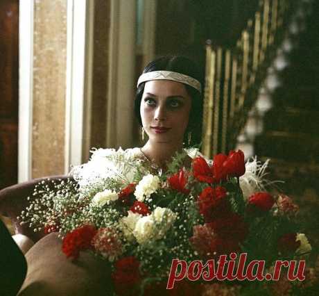 Актрисы и цветы. Галина Беляева 



