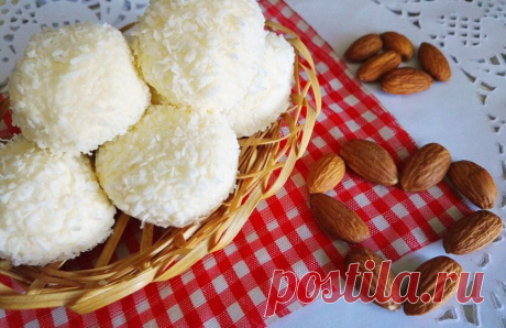Любимые сладости по-домашнему: 4 вкуснейших рецепта - БУДЕТ ВКУСНО! - медиаплатформа МирТесен Наши любимые сладости в домашних условиях Рецепт «Bounty» Ингредиенты: – Сливки (20 % жирности) – 200 мл– Кокосовая стружка – 200 г– Молочный шоколад – 300 г– Сахар – 80 г– Сливочное масло – 50 г Приготовление: 1. На медленном огне растапливаем сливочное масло, сахар и...