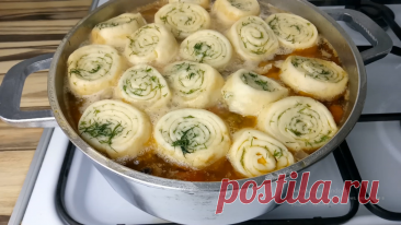 Съели весь казан за 1 раз. Семья в восторге! Нереально вкусный обед из самых обычных продуктов. Вы будете его готовить постоянно Статья автора «Еда Без Труда Ольга Мирошниченко» в Дзене ✍: Такой обед многим понравится. Сытно, вкусно, необычно из самых банальных продуктов. Как приготовить:     2 луковицы режим средним кубиком.