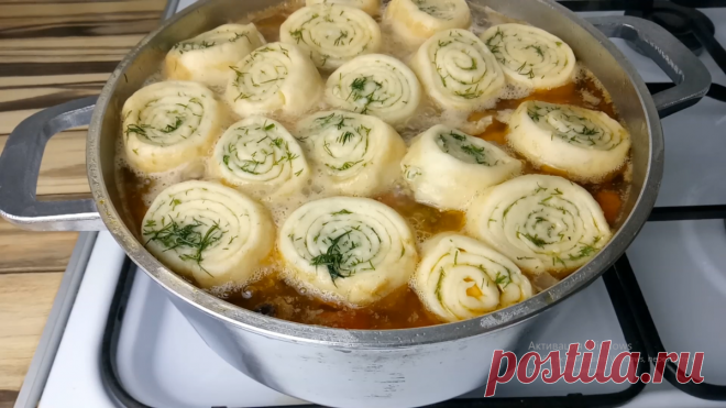 Съели весь казан за 1 раз. Семья в восторге! Нереально вкусный обед из самых обычных продуктов. Вы будете его готовить постоянно Статья автора «Еда Без Труда Ольга Мирошниченко» в Дзене ✍: Такой обед многим понравится. Сытно, вкусно, необычно из самых банальных продуктов. Как приготовить:     2 луковицы режим средним кубиком.