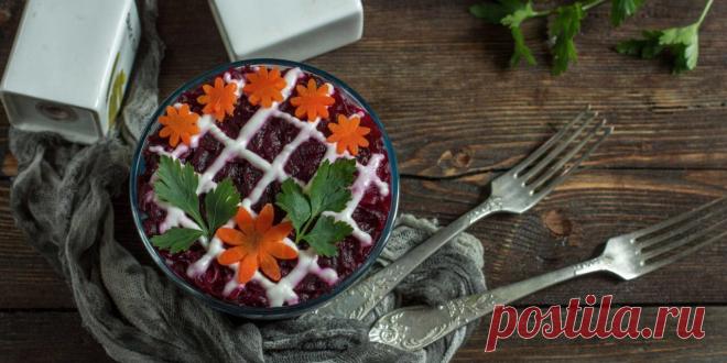 Салат «Чингисхан» с курицей, черносливом и орехами: рецепт - Лайфхакер