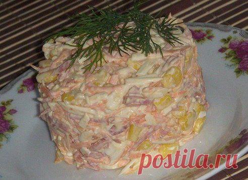 Быстрый и вкусный салат

Ингредиенты:

Морковь (сырая)-1 шт.
Сыр - 100 гр.
Колбаса копч. - 100 гр.
Чеснок - 3 зубч.
Майонез - 2 стол.л.
Кукуруза консерв. - 1 баночка мал.
Соль,перец - по вкусу

Приготовление:

1. Морковь и сыр натереть
2. Колбасу нарезать соломкой
3. Смешать морковь, сыр, колбасу, кукурузу, чеснок и майонез. Все хорошенько перемешать. Добавить соль и перец и снова перемешать.
4.Украсить зеленью!
Приятного аппетита!!!!!!!!!!!!!!!
•••