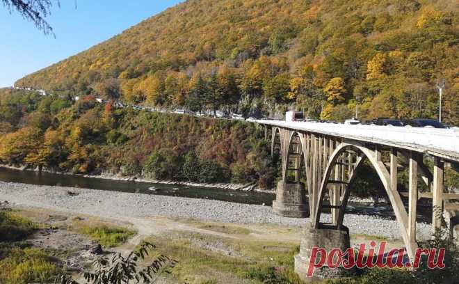 Мосты на въезде в Сухум разблокировали. Протестующие разблокировали все три ведущих в Сухум моста — Кодорский и верхний и нижний Гумистинские мосты, сообщает «РИА Новости».