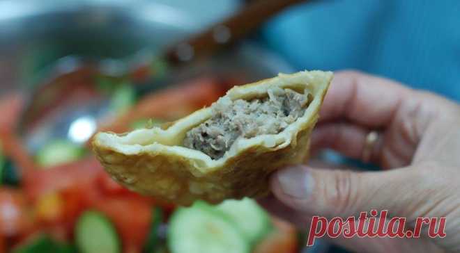 Как приготовить чебуреки почти по ГОСТу, то есть чуть-чуть вкуснее | ГАСТРОНОМ.РУ | Дзен