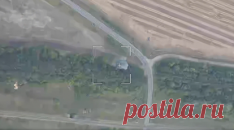 Российские военные поразили САУ «Краб» ВСУ в курском приграничье — видео. Минобороны РФ показало видео поражения САУ «Краб» ВСУ польского производства в приграничном районе Курской области. Точечный удар был нанесён расчётом барражирующего боеприпаса «Ланцет». Кадры объективного контроля позволили убедиться в возгорании самоходной артиллерийской установки. Читать далее