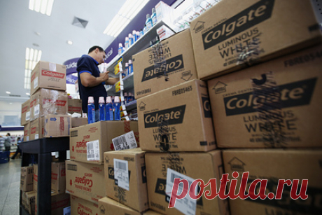 Colgate-Palmolive ограничила импорт товаров в Россию. Американская компания Colgate-Palmolive приостановила в Россию импорт всех товаров, кроме средств повседневного использования для здоровья и гигиены в связи с событиями на Украине. Кроме того, компания прекратила все капиталовложения и рекламную деятельность в России.