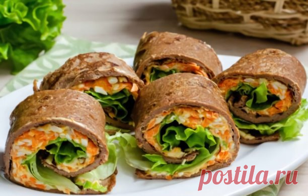 10 вкуснейших рулетиков с самыми разными начинками

 Рулетики — это не только вкусно, но и удобно в приготовлении и подаче.
Приготовление не занимает много времени и не требует специальных навыков.
Они могут быть отличным вариантом закуски на вечеринке или на приеме гостей, так как их можно приготовить заранее и хранить в холодильнике до подачи.
Рулетики очень удобно подавать на столе.
Они имеют компактную форму, легко укладываются на тарелку и прекрасно смотрятся на блюде...