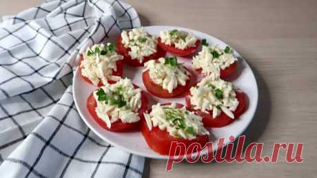 2 простые, быстрые закуски на праздничный стол Друзья, эти 2 простые, но вкусные и сытные закуски готовятся буквально за 5 минут. Их можно подать и на праздничный стол, и на ужин.1. Острые рулетики из баклажан: 1 баклажан, 2 плавленных сырка, 2 головки чеснока, майонез, соль, перец, растительное масло для обжарки.&nbsp;2. Острые...