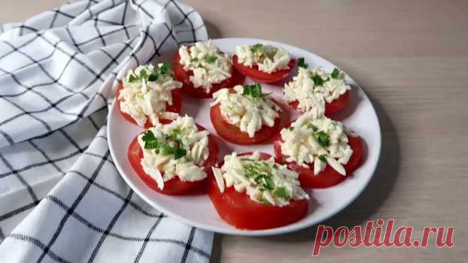 2 простые, быстрые закуски на праздничный стол Друзья, эти 2 простые, но вкусные и сытные закуски готовятся буквально за 5 минут. Их можно подать и на праздничный стол, и на ужин.1. Острые рулетики из баклажан: 1 баклажан, 2 плавленных сырка, 2 головки чеснока, майонез, соль, перец, растительное масло для обжарки. 2. Острые...