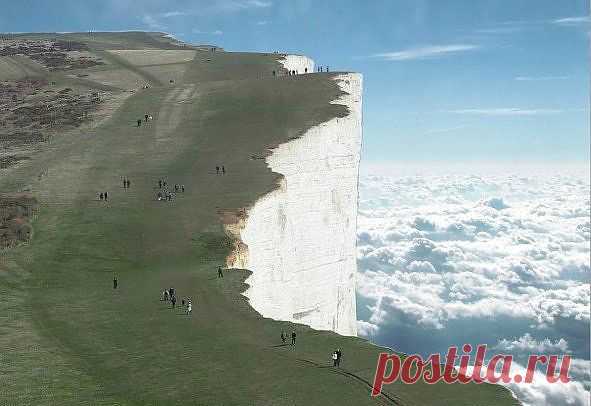 Белые скалы Дувра в Англии.