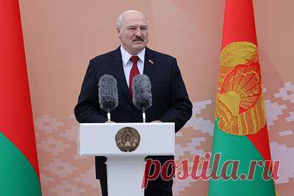 Лукашенко «почуял нутром» наличие нефти в Белоруссии. Президент Белоруссии Александр Лукашенко выразил сожаление по поводу слишком малого количества нефти, которое в настоящее время добывается в стране. Во время разговора с генеральным директором «Белоруснефти» Александром Ляховым он заявил, что «нутром чует» наличие неоткрытых запасов сырья.