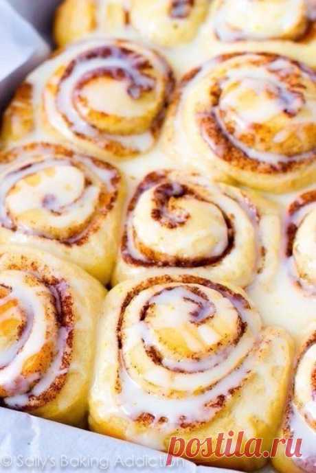 Cinnabon Ингредиенты: 4 порции — Молоко — 1 стакан — Сахар тростниковый — 1 стакан — Мука цельнозерновая — 400 г — Пудра сахарная — 2 столовые ложки — Масло сливочное — 150 г — Дрожжи сухие — 1 столовая ложка — Корица молотая по вкусу Приготовление: 1. Молоко немного подогреть. 2. Развести в нем дрожжи, всыпая по 2 ст.ложки муки и сахара. Перемешать, поставить в теплое место. 3. Остальную муку просеять, добавить в нее натертый и предварительно охлажденное масло, перетереть руками. 4. Собрать…