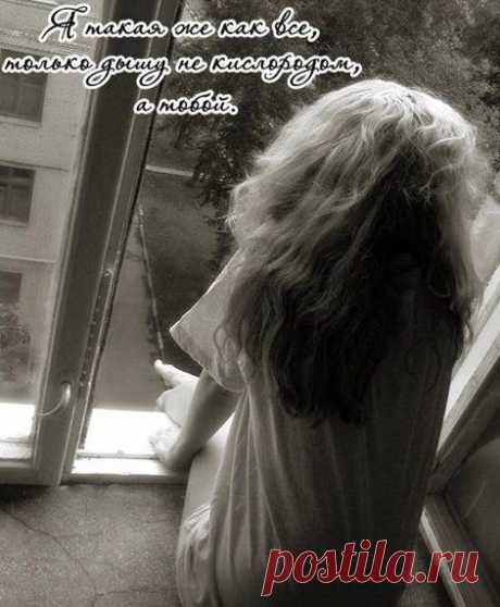 Не разлучайся, пока ты жив,
Ни ради горя, ни для игры.
Любовь не стерпит, не отомстив,
Любовь отнимает свои дары.

Не разлучайся, пока живешь,
Храни ревниво заветный круг.
В разлуке вольной таится ложь.
Любовь не терпит земных разлук.

Печально гасит свои огни,
Под паутиной пустые дни.

А в паутине – сидит паук.
Живые, бойтесь земных разлук!

Зинаида Гиппиус