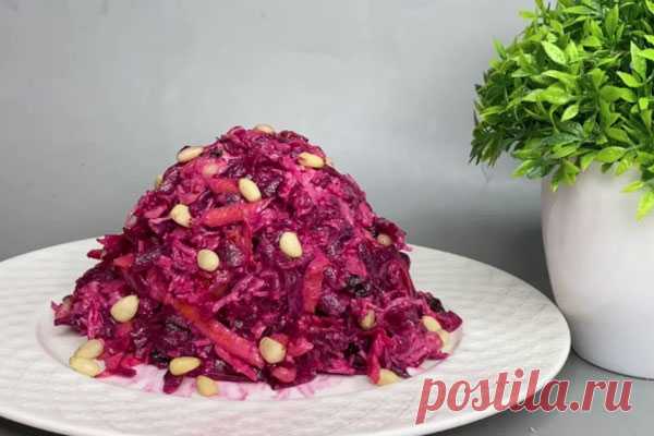 Вкусный салат из свеклы, который понравился всем моим гостям

Сегодня готовим очень вкусный салат из свёклы, ингредиенты простые, а результат вас действительно удивит.
