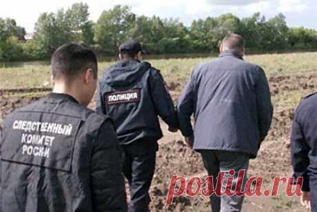 Россиянина осудят за разбойные нападения на дальнобойщиков. В Республике Башкортостан перед судом предстанет 46-летний житель города Трехгорного Челябинской области, обвиняемый в разбойных нападениях на дальнобойщиков. Одного водителя грузовика он застрелил из самодельного обреза в 1998 году в Самарской области, а второго ранил в живот в 2008-м на территории Башкирии.
